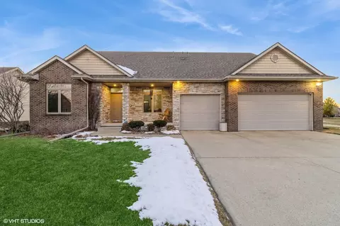 718 NW Boulder Point Cir, Ankeny, IA 50023