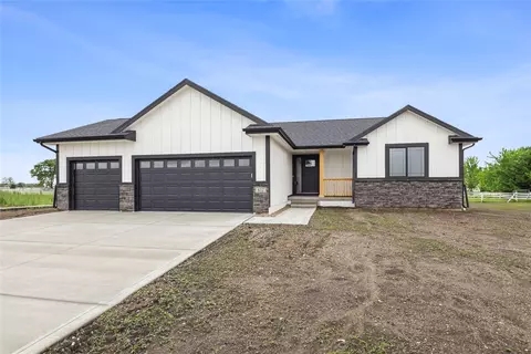 632 34th St SE, Altoona, IA 50009