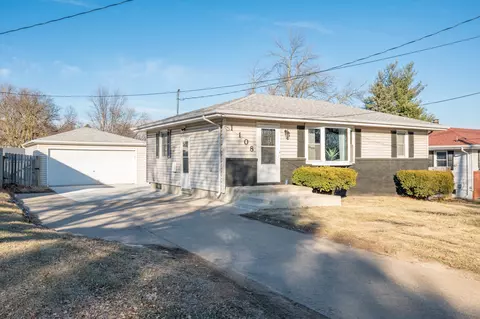 1108 E Watrous Ave, Des Moines, IA 50315