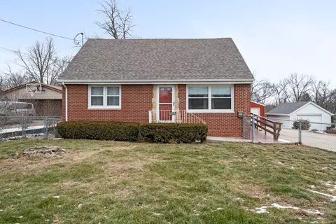 3028 E Tiffin Ave, Des Moines, IA 50317