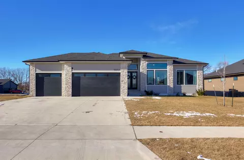 8004 NW 106th Ct, Johnston, IA 50131