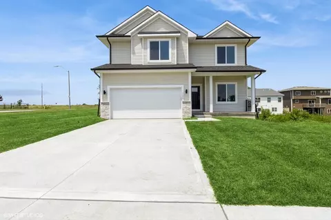 7046 SE 7th Ave, Pleasant Hill, IA 50327
