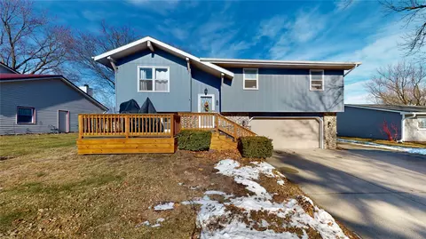 2660 Summer Meadows Dr, Perry, IA 50220