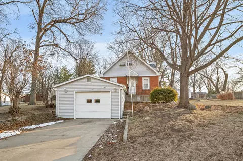 1361 72nd St, Windsor Heights, IA 50324