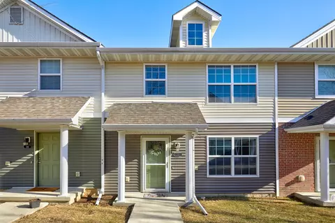 9045 Greenspire Dr #112, West Des Moines, IA 50266