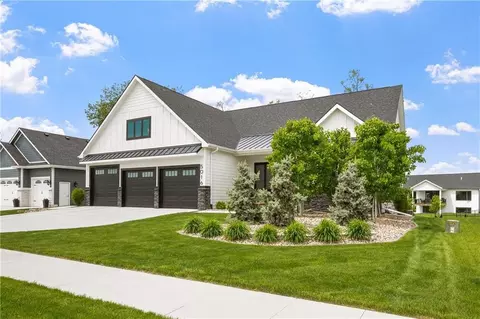 5016 153rd St, Urbandale, IA 50323