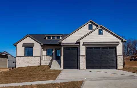 5766 Arbor Springs Dr, Pleasant Hill, IA 50327