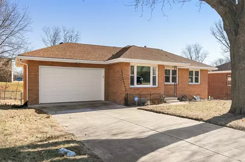 606 S N St, Indianola, IA 50125