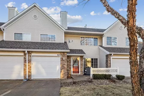 150 S Prairie View Dr #611, West Des Moines, IA 50266