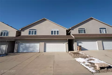 739 Kitterman Cir, Norwalk, IA 50211