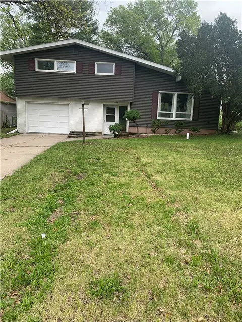 920 N Grand St, Chariton, IA 50049