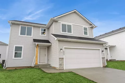 2909 Yordi Dr, Norwalk, IA 50211
