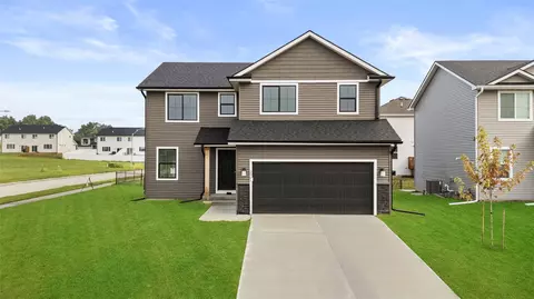2901 Yordi Dr, Norwalk, IA 50211