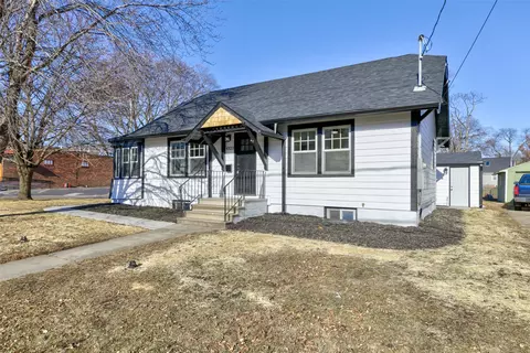 4323 Hickman Rd, Des Moines, IA 50310