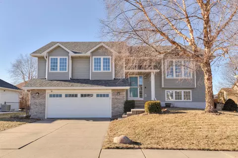1608 Ashwood Dr, Altoona, IA 50009