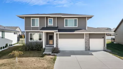 355 NW Gracewood Dr, Waukee, IA 50263