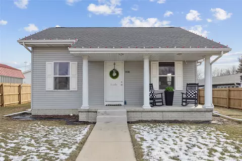 908 E Benton St, Winterset, IA 50273