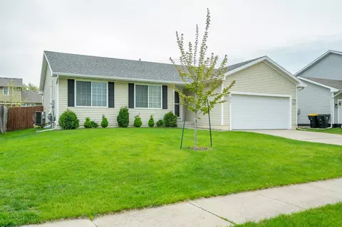 395 SE Carefree Ln, Waukee, IA 50263