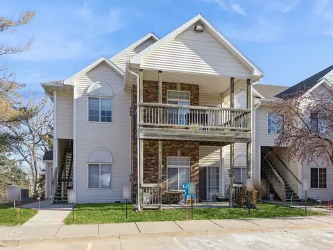 2445 Patricia Dr, Urbandale, IA 50322