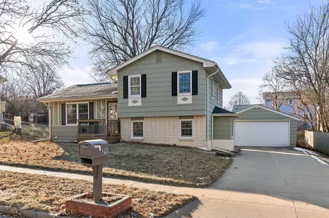 8890 Sunny Hill Dr, Clive, IA 50325