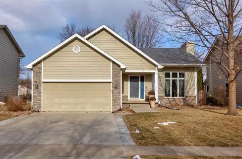 5813 Center St, West Des Moines, IA 50266