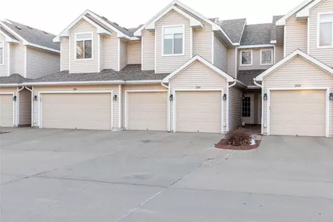 6800 Ashworth Rd #204, West Des Moines, IA 50266