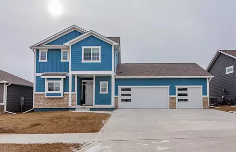2933 Prairieside Pl, Norwalk, IA 50211