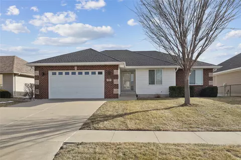 1907 3rd Ave SE, Altoona, IA 50009