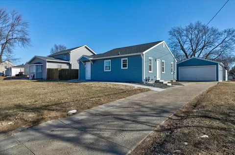 406 E 20th St S, Newton, IA 50208