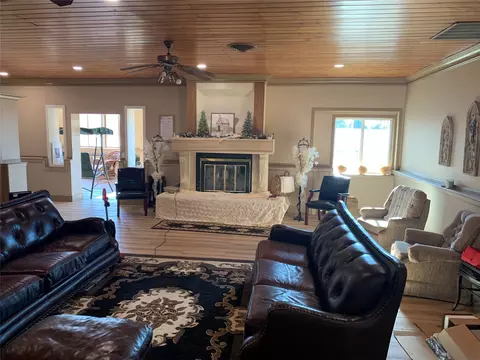 1265 Hayes Dr, Knoxville, IA 50138