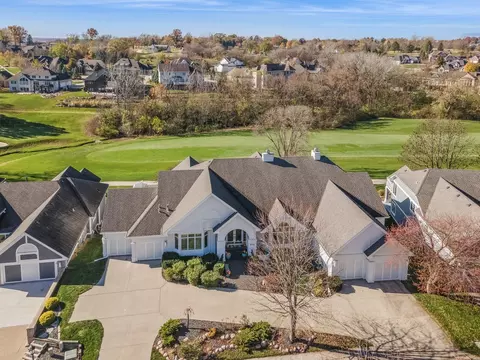 5712 Gallery Ct, West Des Moines, IA 50266
