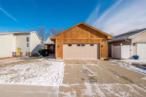 4511 83rd St, Urbandale, IA 50322