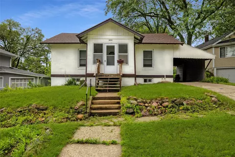303 Newton St, Guthrie Center, IA 50115