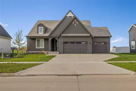 300 NW Reinhart Dr, Ankeny, IA 50023