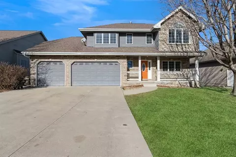 225 9th St NW, Altoona, IA 50009