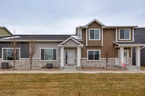 541 10th St, Waukee, IA 50263