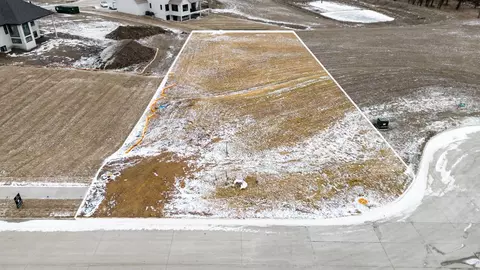 3551 NW 183rd St, Clive, IA 50325