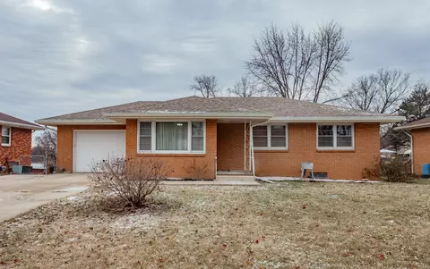 600 Pennsylvania St, Carlisle, IA 50047
