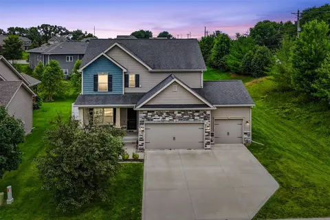 16924 Prairie Dr, Clive, IA 50325
