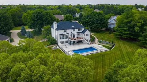 1608 S 43rd St, West Des Moines, IA 50265