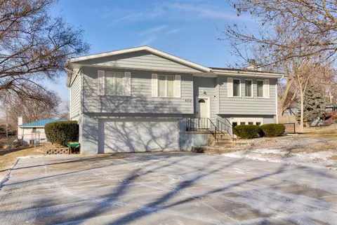 6712 NW 53rd St, Johnston, IA 50131