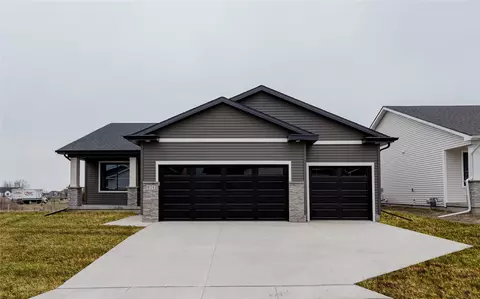 9724 Thorton Dr, Johnston, IA 50131