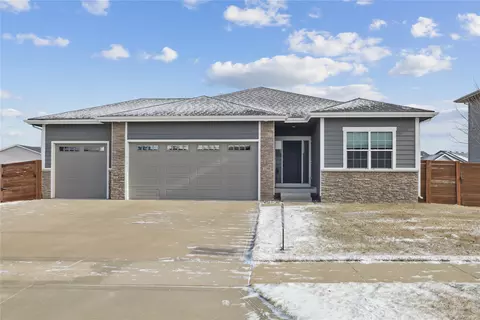 2395 SE Willowbrook Dr, Waukee, IA 50263
