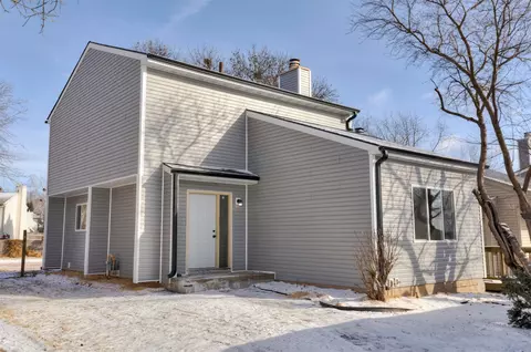 8303 Twana Dr, Urbandale, IA 50322