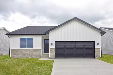 1109 Featherstone Ave NE, Bondurant, IA 50035