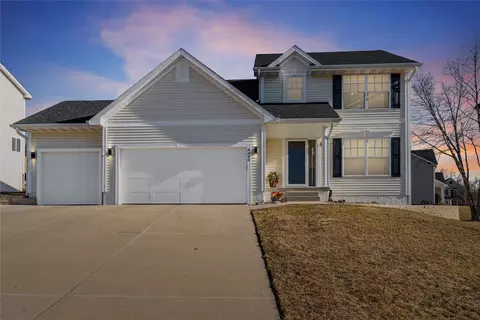 4495 Houck Dr, Pleasant Hill, IA 50327