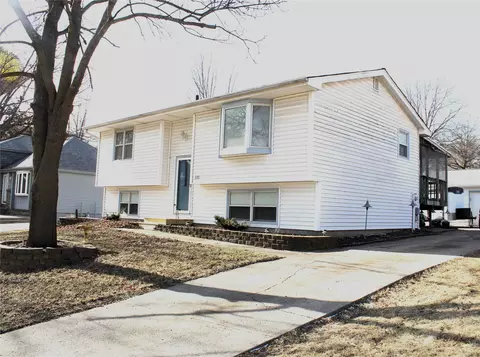 410 N 8 St, Carlisle, IA 50047