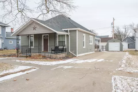 215 S Main St, Baxter, IA 50028
