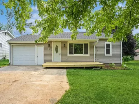 425 S League Rd, Colfax, IA 50054
