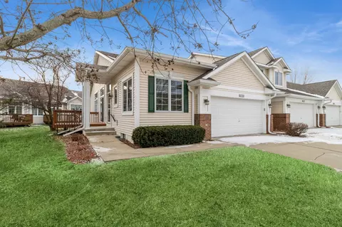 6030 Cottage Dr, Johnston, IA 50131